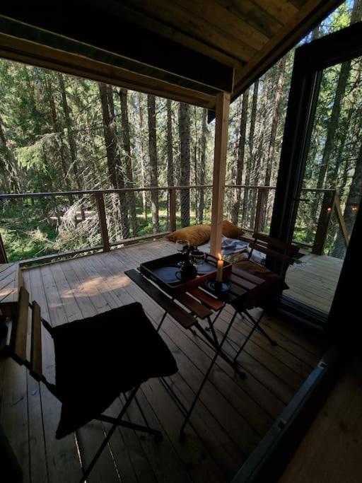 Отель Treetop Ekne - Hytte I Skogen Med Hengebru Левангер Экстерьер фото