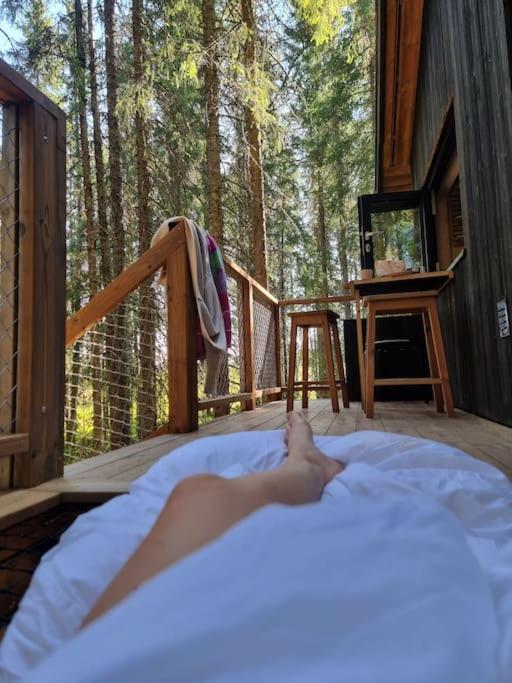Отель Treetop Ekne - Hytte I Skogen Med Hengebru Левангер Экстерьер фото