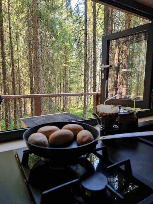 Отель Treetop Ekne - Hytte I Skogen Med Hengebru Левангер Экстерьер фото
