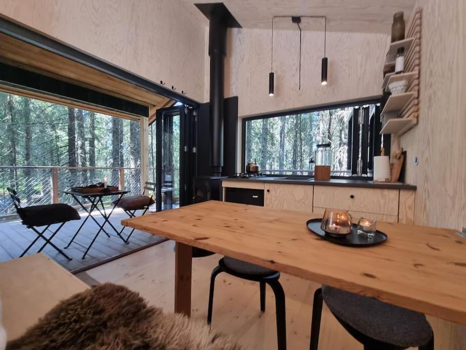Отель Treetop Ekne - Hytte I Skogen Med Hengebru Левангер Экстерьер фото