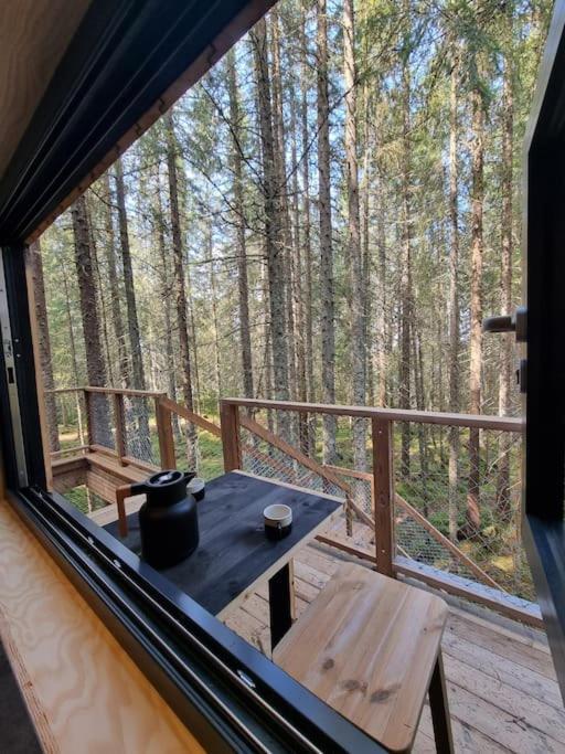 Отель Treetop Ekne - Hytte I Skogen Med Hengebru Левангер Экстерьер фото